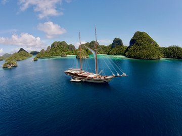 Yacht charter Sorong to Raja Ampat islands
